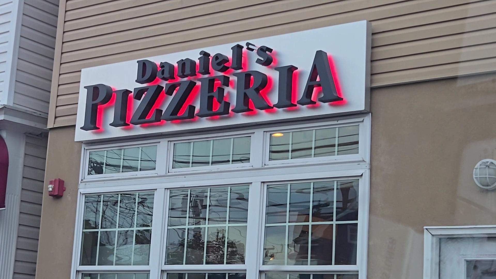 Daniel's Pizzeria Menu